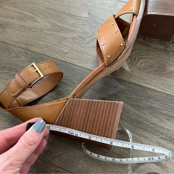 NEW VINCE CAMUTO Nilambie Studded Ankle Strap Sandal CANYON LEATHER, Siz… - Picture 5 of 6